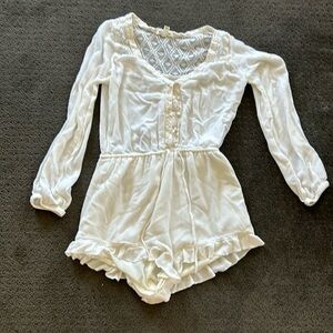 Billabong White Romper, size Medium